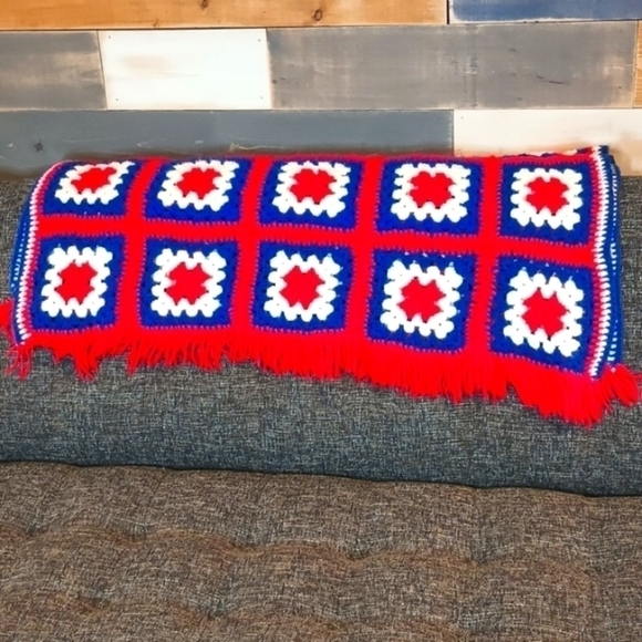 Vintage crochet blanket - Picture 1 of 4